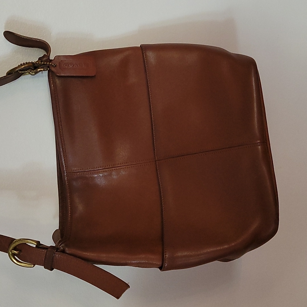 BEAUTIFUL COACH SHOULDER BAG